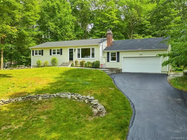 11 Topcrest Lane, Ridgefield, CT 06877