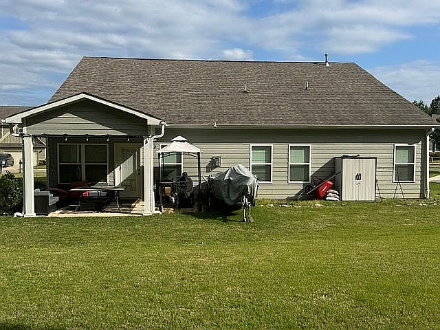 2nd image of 550 Lakeridge Dr