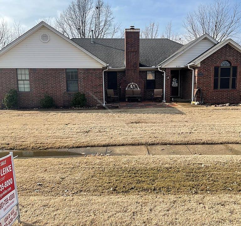 1st image of 600 White Oak Dr