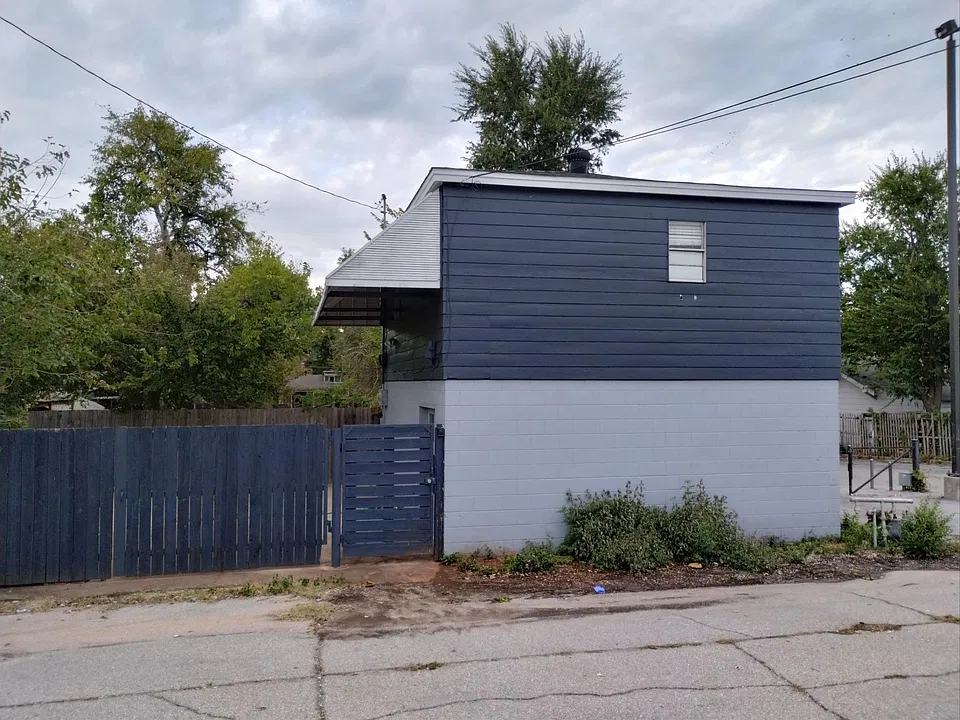 624 NW 24th St
