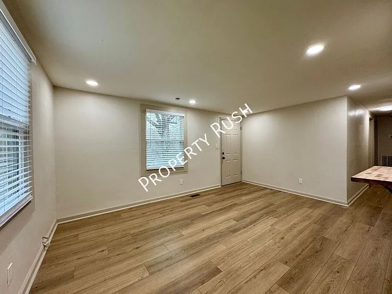 975 Beason Dr — Photo 5