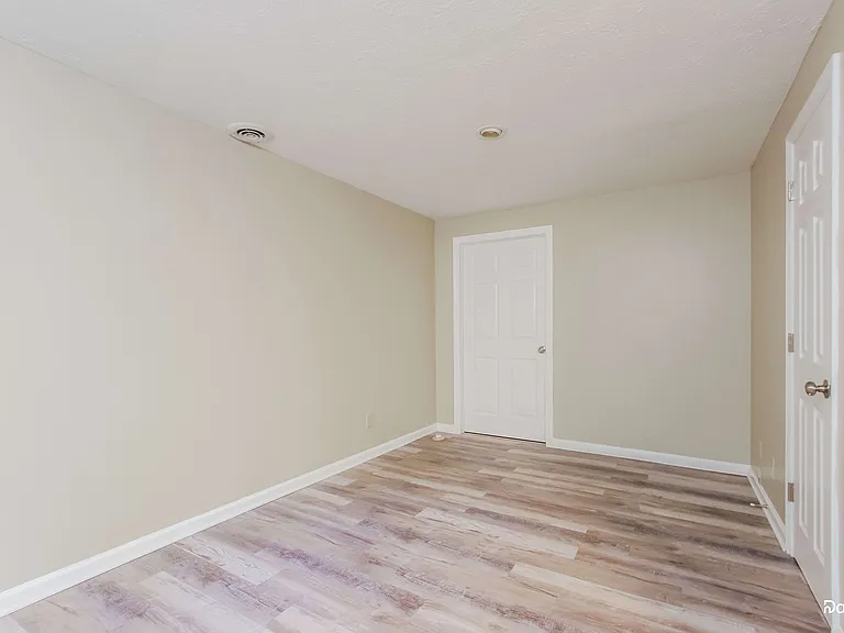 585 Foxglove Ct — Photo 6