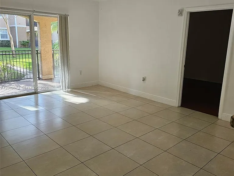 215 SW 117th Ter #14104 — Photo 4