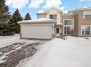 302 Wilderness Dr, Chaska, MN 55318