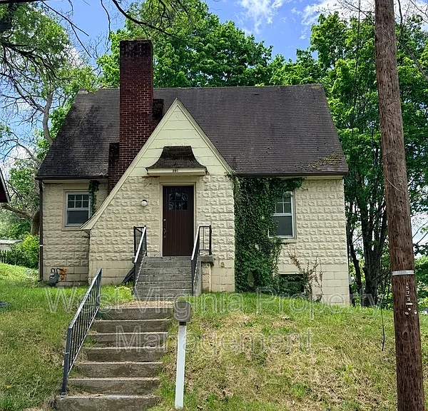 102 Temple St — Photo 2
