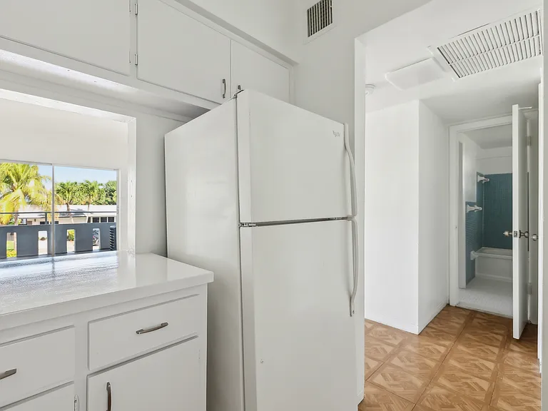 Esquire Apartments — Photo 26