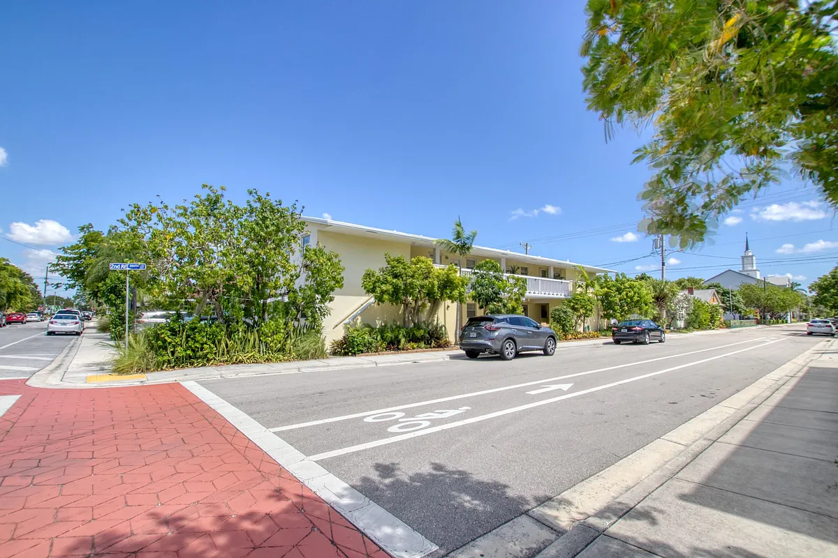Building Photo - 612 2nd Ave S #3