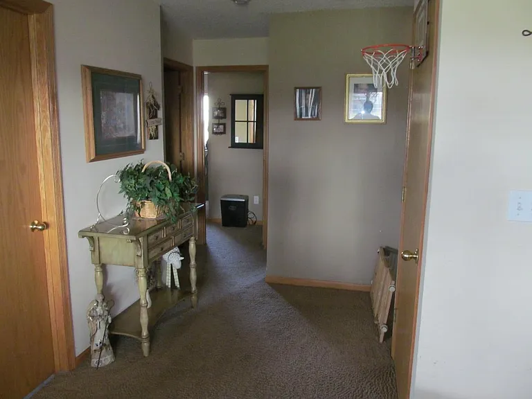 1048 Meadow St — Photo 12