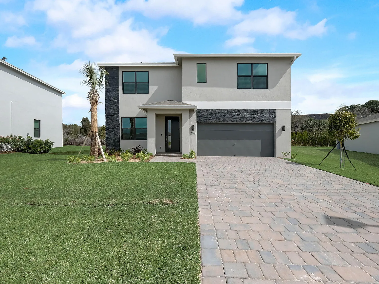 5 bed, 3.0 bath, 2593 sqft, $4,250 — Photo 2