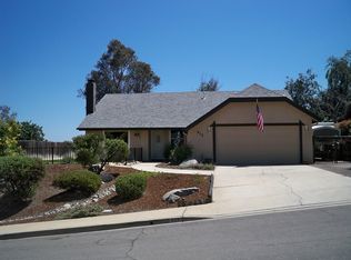 935 Felicidad Dr, Fallbrook, CA 92028