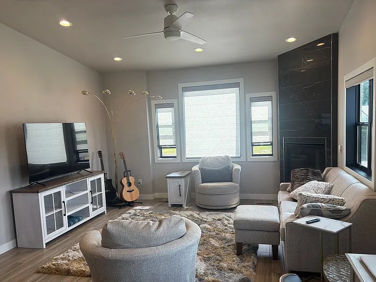 optional furniture arrangement in living room