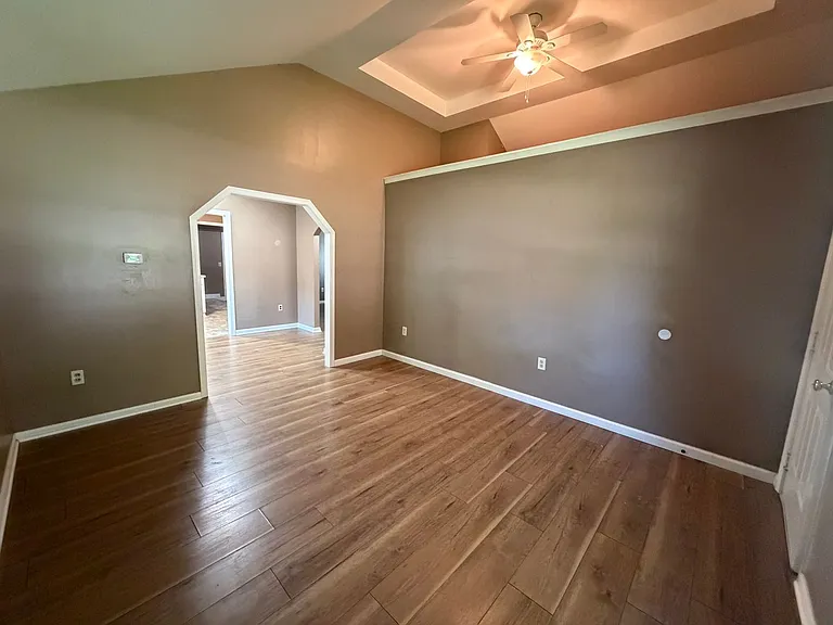 324 S McComas St — Photo 2