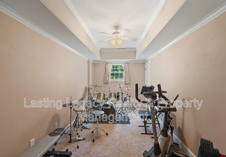 187 Marbrook Dr — Photo 31