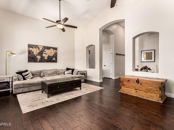 4th image of 3041 E LARK Drive