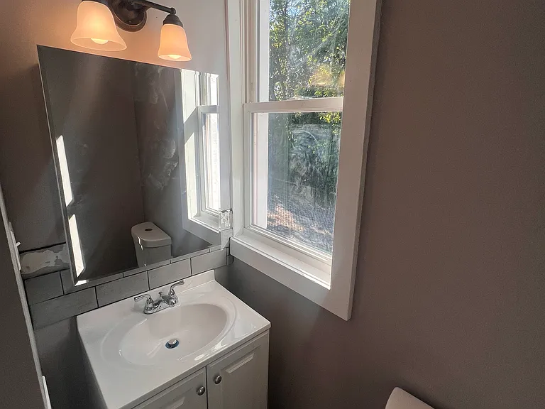 2122 Jefferson St — Photo 13
