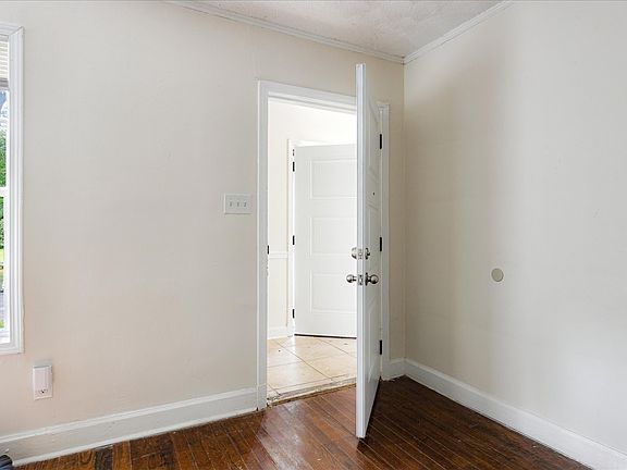 5th image of 3180 Crump Ave
