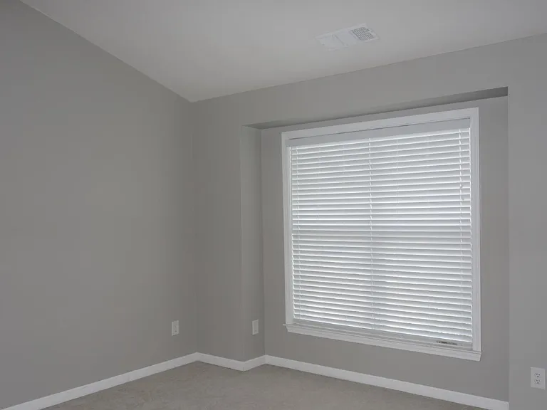 1390 Thornborough Dr — Photo 2