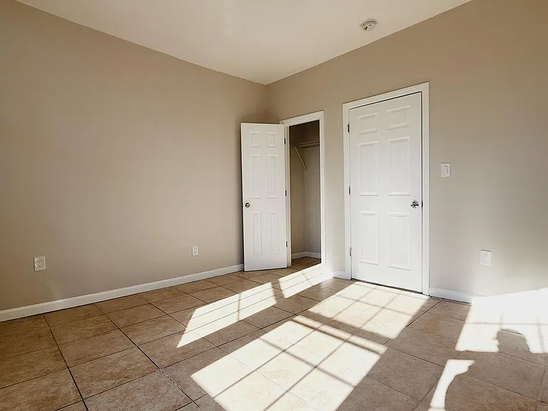 132 Wilkinson Ave #2R — Photo 2