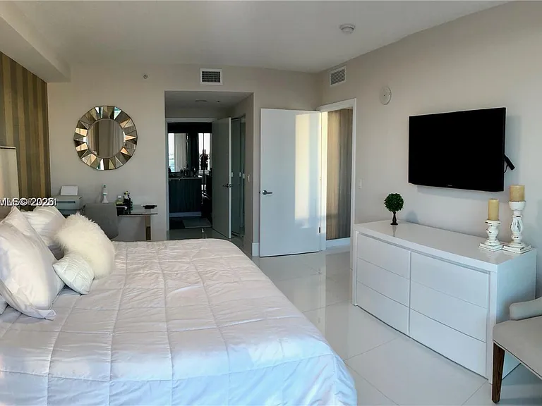 6700 Indian Creek Dr #904 — Photo 8
