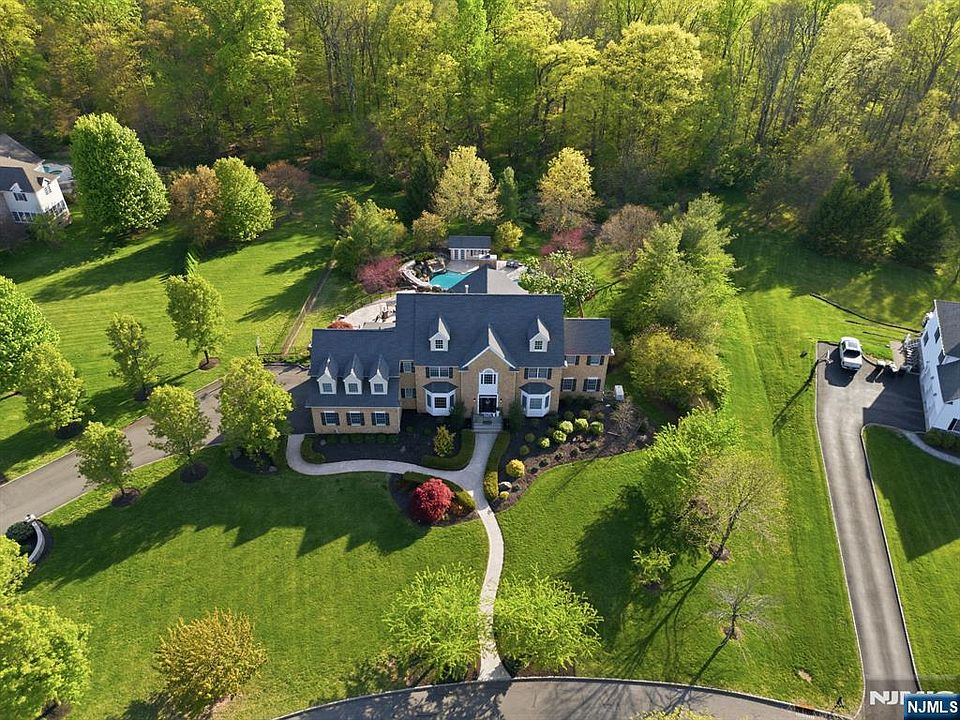 1st image of 2 Hillas Ln
