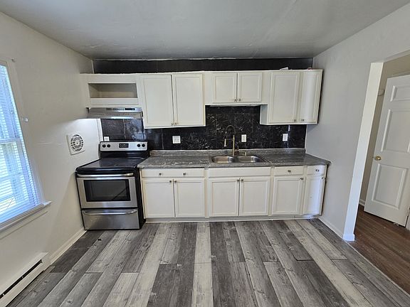 3rd image of 2423 Whitcomb St