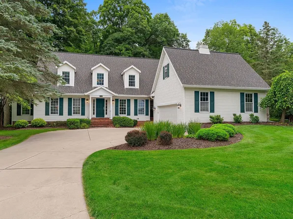 152 Garden Gate Ct, Green Bay, WI 54313