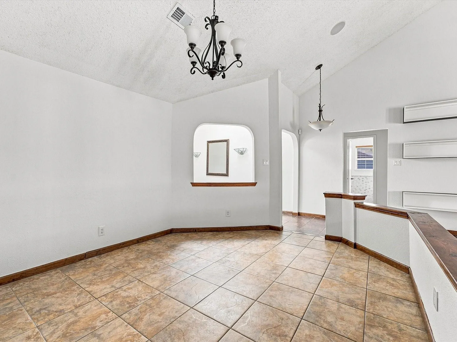 3 bed, 2.0 bath, 1772 sqft, $2,300 — Photo 4