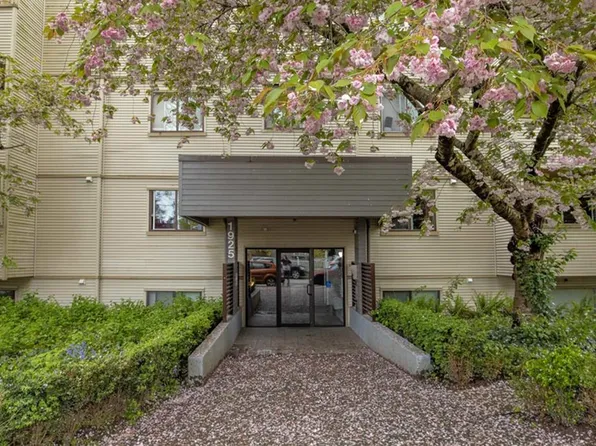 1925 Woodland Dr #301, Vancouver, BC V5N 5N9