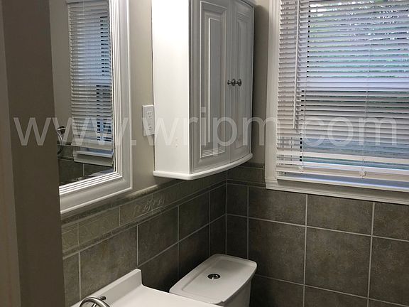 3rd image of 182 Halfway Pond Rd