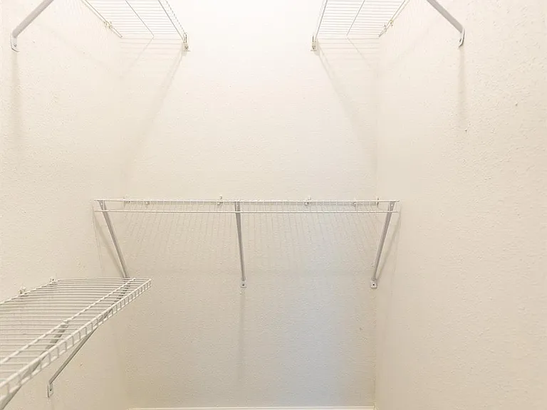3900 Woodchase Dr #13 — Photo 21