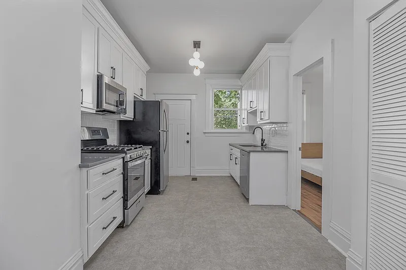 4 bed, 1800 sqft, $3,600 — Photo 2