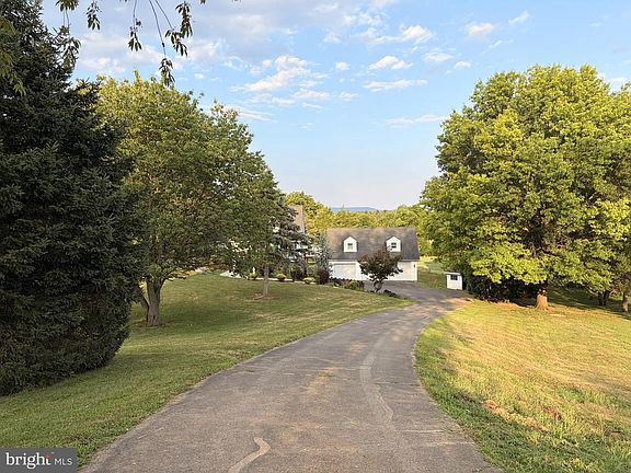 5th image of 575 Mull Ave