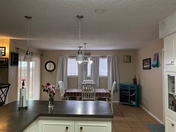5th image of 207 Fox Dr