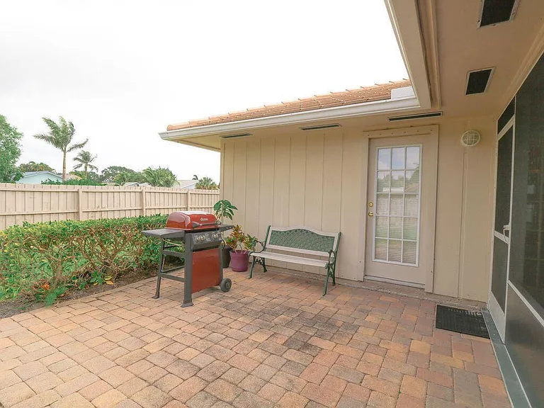 73 Pine Hill Trl W — Photo 22