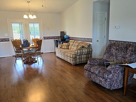 2nd image of 820 Shady Grove Rd