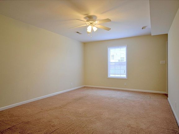 5th image of 252-1A-1D Executive Ave
