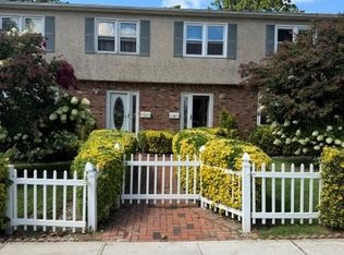 11 Chestnut St, Glen Cove, NY 11542