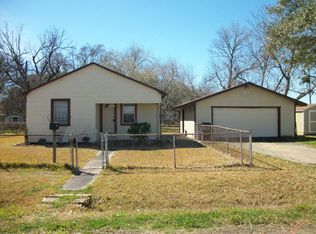 425 N 2nd 1/2 St, Nederland, TX 77627