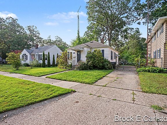 3rd image of 2315 Harding Ave
