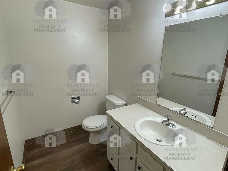 1630 Monmouth St — Photo 6