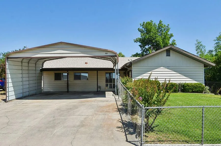 6557 Thomas Dr photo 1