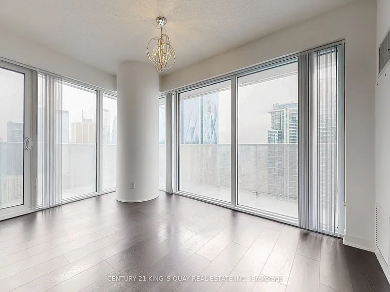 88 Harbour St #4204 — Photo 10