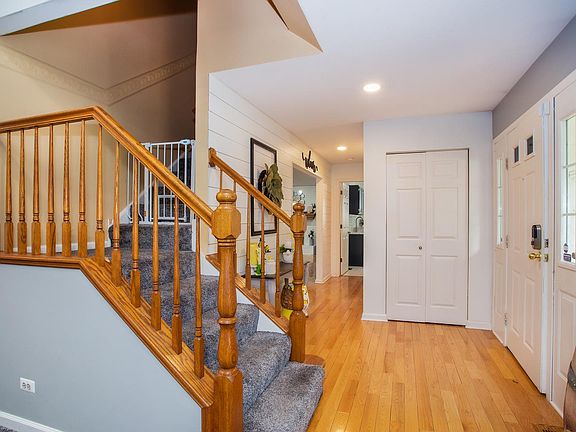 4th image of 330 Carl Sands Dr