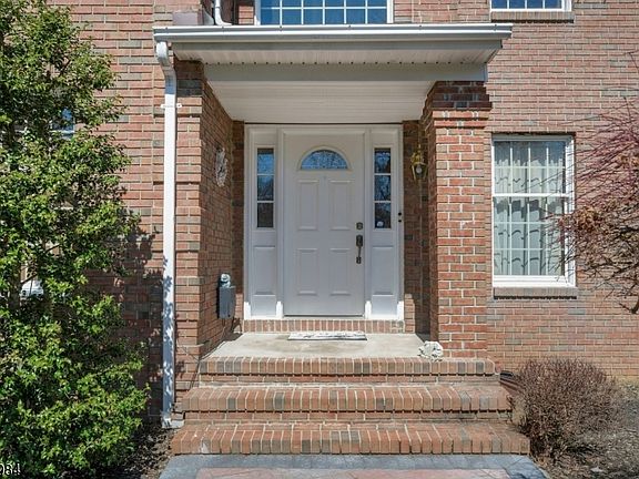 5th image of 5 Noble Ct