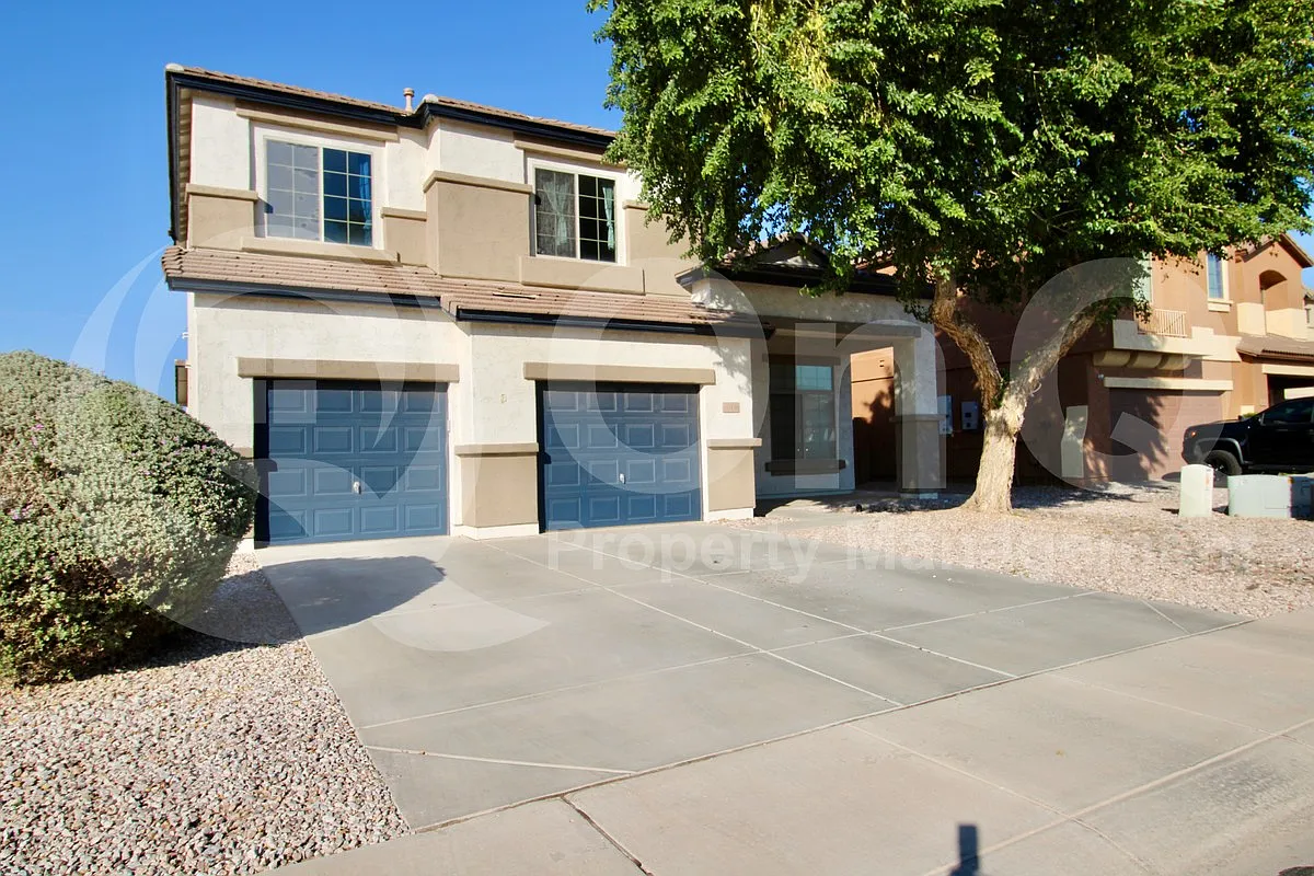 5 bed, 2.5 bath, 2682 sqft, $2,299 — Photo 2