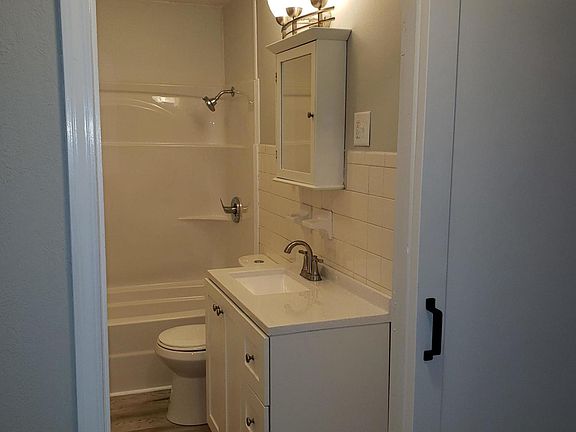 4th image of 2105 Jayne Ln