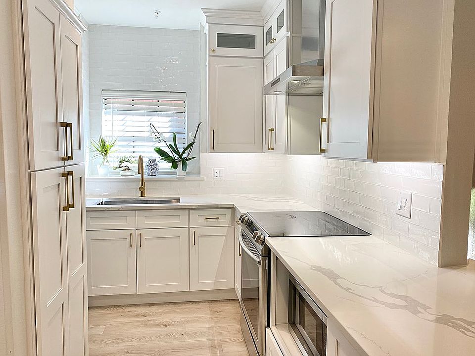 Contemporary kitchen 