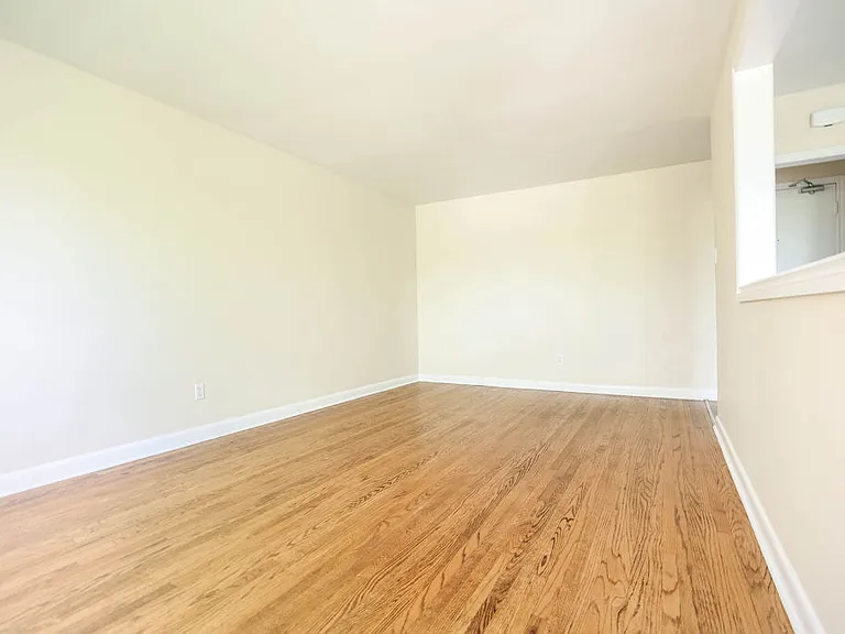 825 Corydon Ave — Photo 32