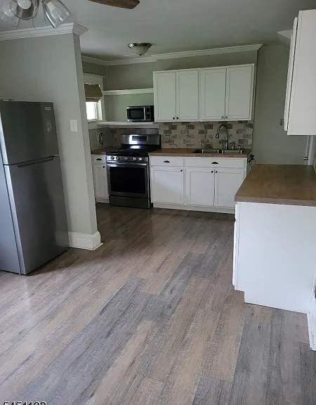 323 Irwin St — Photo 5