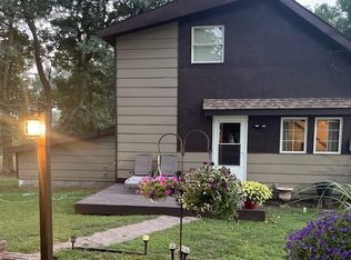 9053 Boelter Lake Dr, Almond, WI 54909